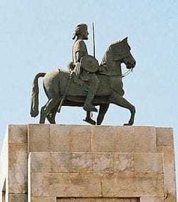 Statue équestre moderne d'Ahmed Gurey (Ahmad ibn Ibrahim al-Ghazi) à Mogadiscio — une représentation contemporaine, pas une image d'époque.