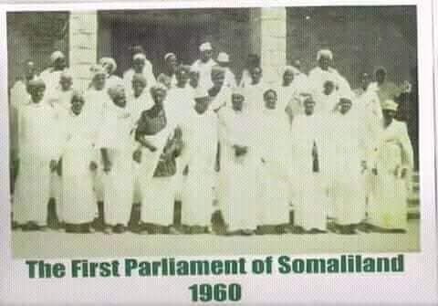 Le premier Parlement de l'État du Somaliland, réuni durant les cinq jours de souveraineté pleine de 1960, sous la direction du Premier ministre Mohamed Haji Ibrahim Egal.